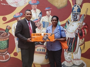 FODEARTE REALIZA ENTREGA DE HERRAMIENTAS A LA ARTESANA IRIS MARTÍNEZ