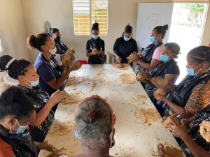 FODEARTE Y CLUB MADRE DIVINO NIÑO, INICIAN TALLER BÁSICO ARTESANAL EN LA COMUNIDAD DE PALO DE CUABA MUNICIPIO COTUÍ
