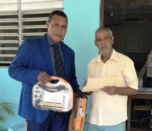 FODEARTE REALIZA ENTREGA DE HERRAMIENTAS AL ARTESANO VÍCTOR VELÓZ