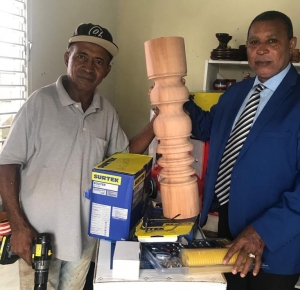 FODEARTE REALIZA ENTREGA DE HERRAMIENTAS AL ARTESANO ROLANDO AGÜERO