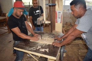 FODEARTE supervisa artesanos de Mao Imbert