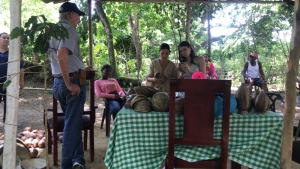 DIRECTOR GENERAL DE FODEARTE REALIZA RECORRIDO JUNTO MAYRA ABREU POR DIVERSOS TALLERES ARTESANALES