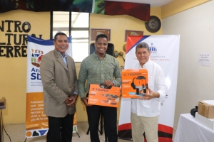 FODEARTE REALIZA ENTREGA DE HERRAMIENTAS AL ARTESANO ROBERT GÓMEZ