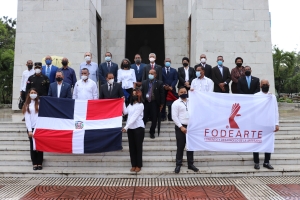 FODEARTE DEPOSITA OFRENDA FLORAL EN EL ALTAR DE LA PATRIA CON MOTIVO A LA CELEBRACIÓN DEL “DÍA DEL ARTESANO DOMINICANO”