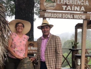 EL DIRECTOR GENERAL DE FODEARTE VISITA LA "MAMÁ DEL CAZABE" DOÑA MECHI