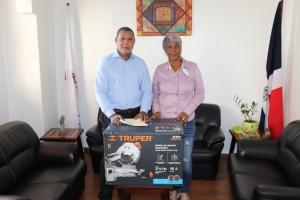 FODEARTE REALIZA ENTREGA DE HERRAMIENTA A LA ARTESANA DAYSI DE LA CRUZ